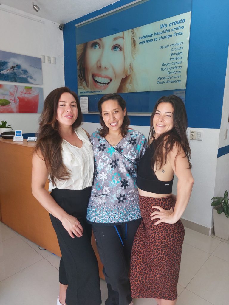 Dentist Yoalli with patients